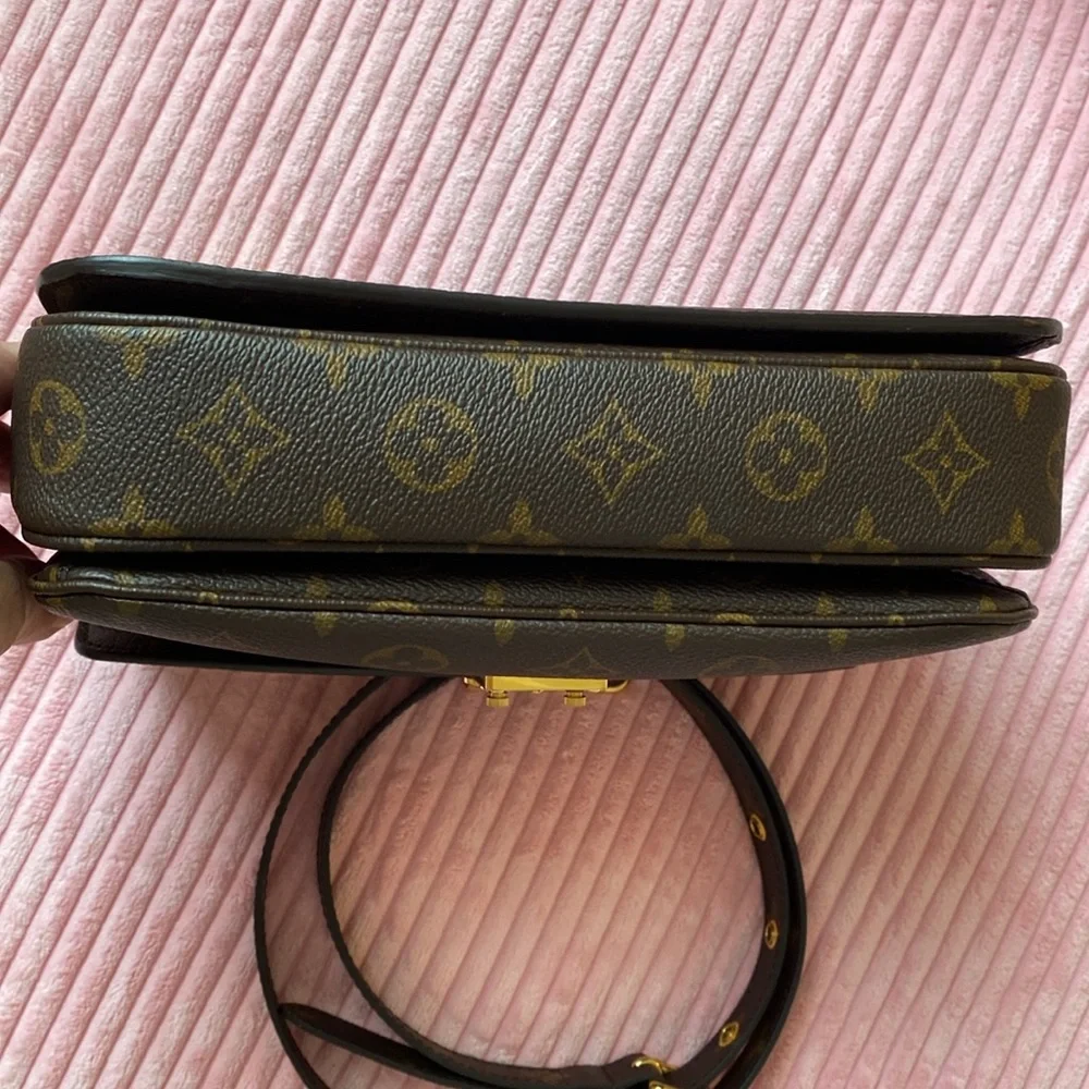 Louis Vuitton Pochette Métis Authentic